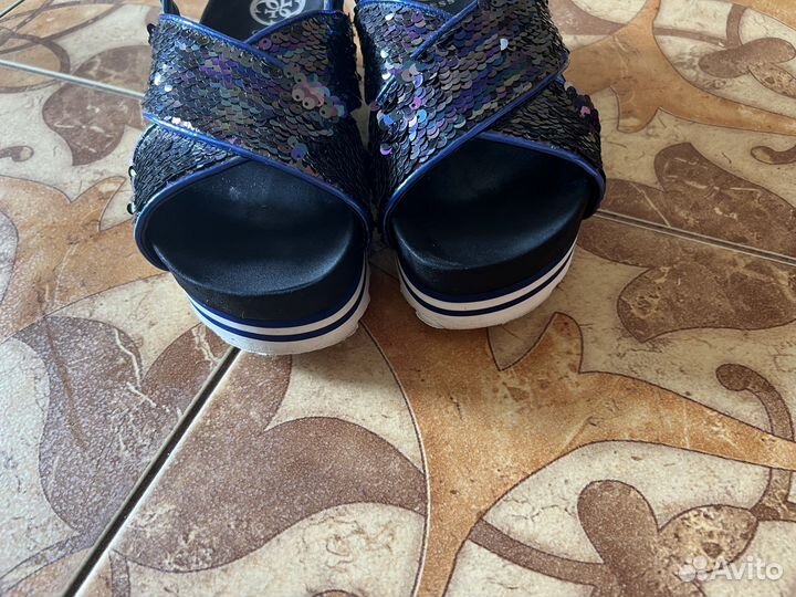 Босоножки guess