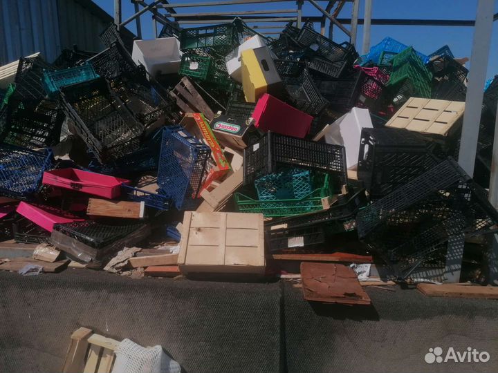 Пластиковые ящики бу отдам