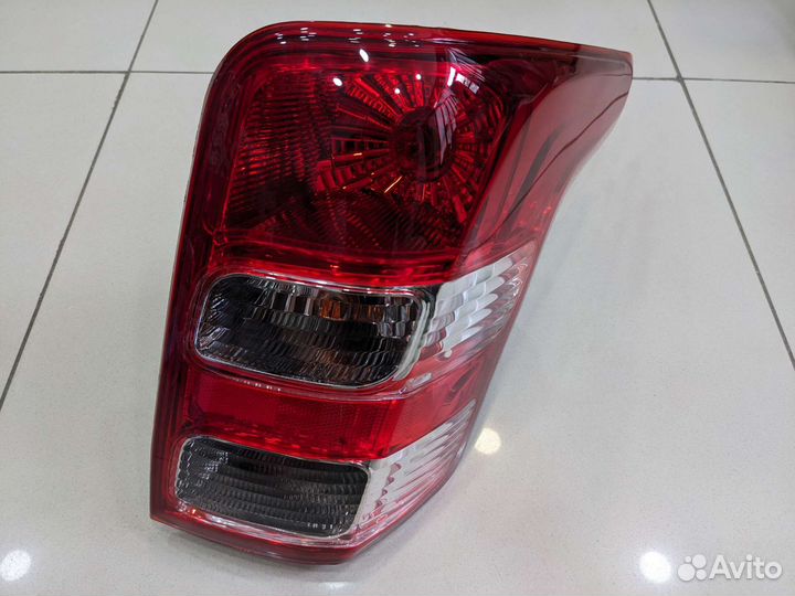 Фонарь задний правый mitsubishi L200 2015-2018