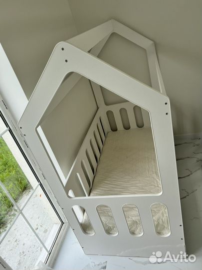 Детская кровать домик с матрасом