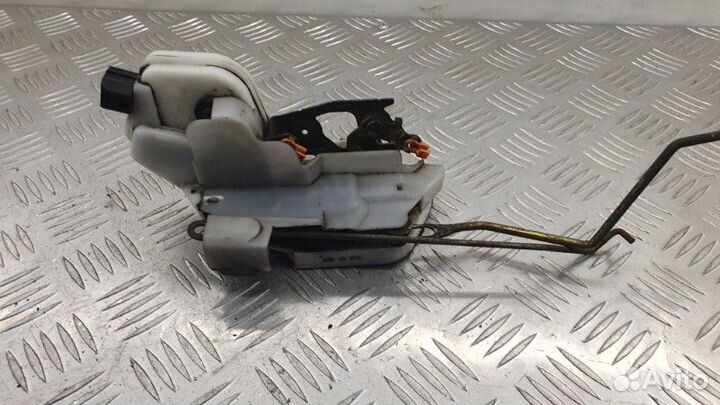 Замок боковой двери передний левый Mitsubishi