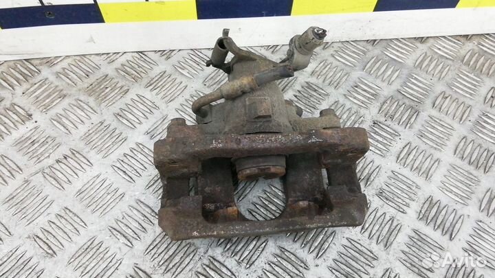 Суппорт задний левый Dodge Journey рест. 2008