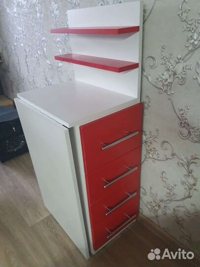 Маникюрный стол