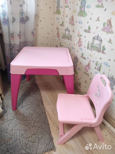 Стол пластиковый + 2 стульчика