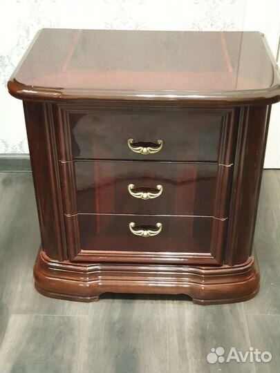 Тумба прикроватная