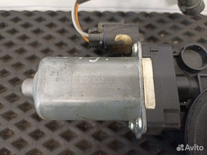 99485334 Моторчик стеклоподъемника правый