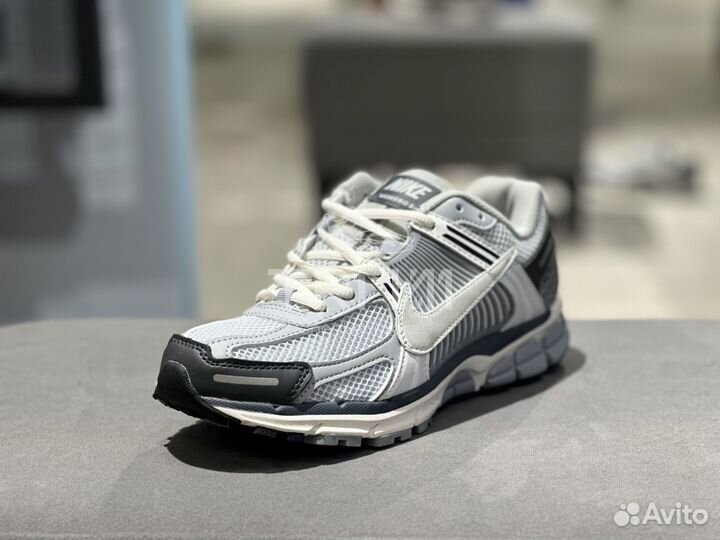 Кроссовки Nike Air Zoom Vomero 5