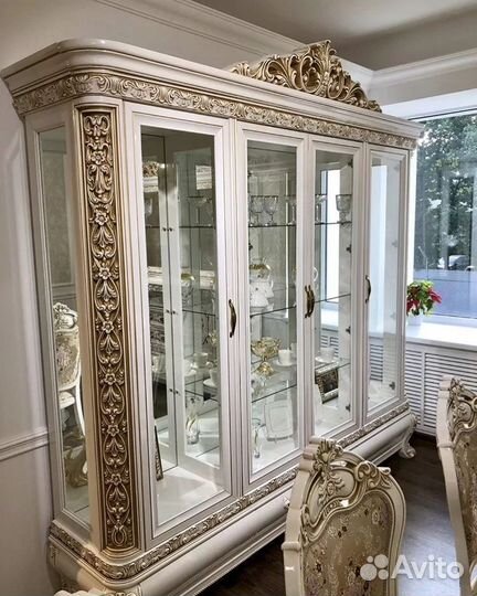 Сервант Алсу белый глянец в классическом стиле