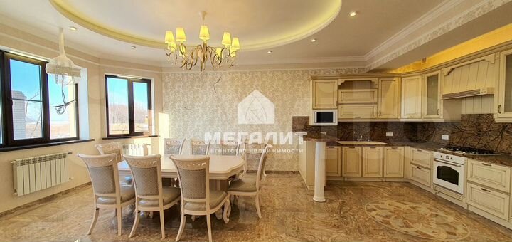 Дом 398 м² на участке 6,5 сот.