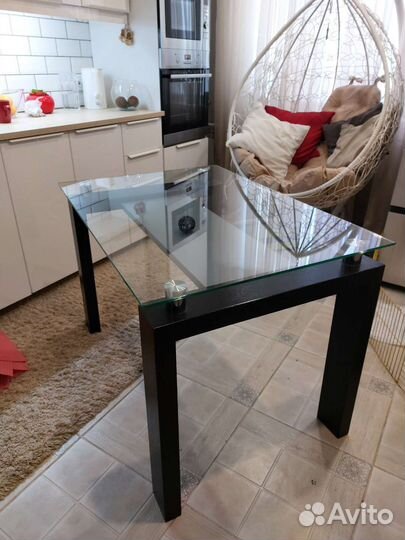Кухонный стол стеклянный