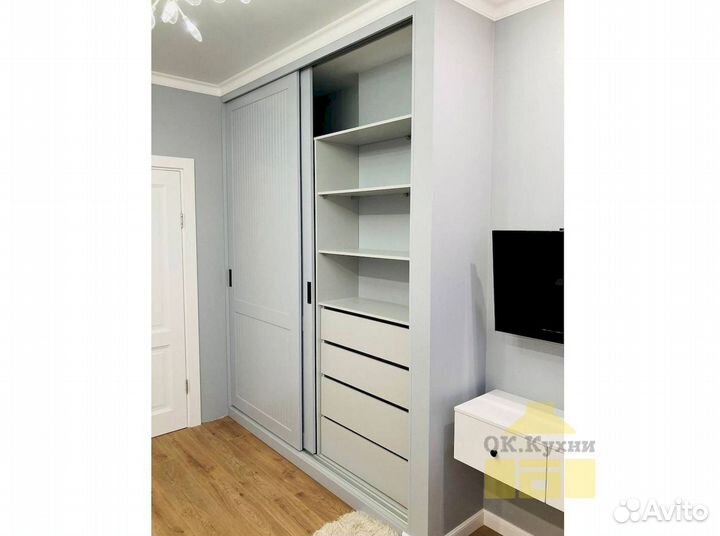 Шкаф с зеркалом