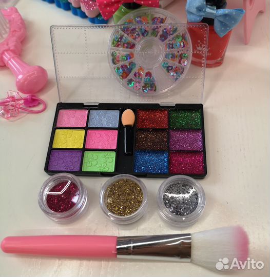 Подарочный набор косметики и маникюра для девочки