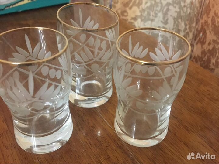 Набор стеклянных рюмок