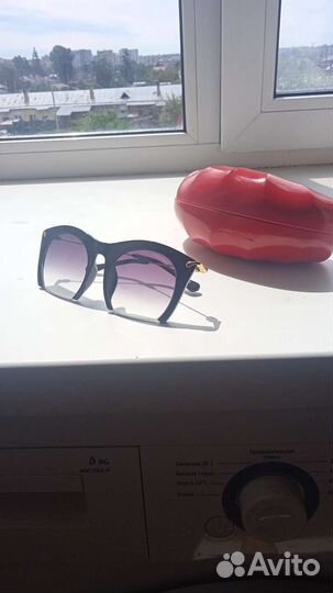 Компьютерный стол бу и очки солнцезащитные