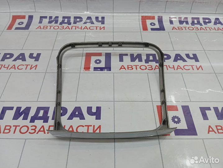 Рамка магнитолы Renault Logan 2