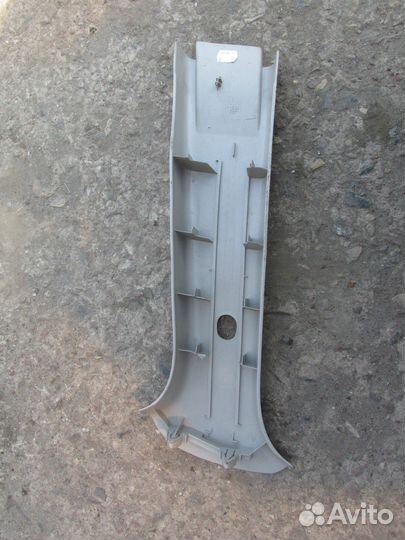 Обшивка стойки центральная верхняя правая