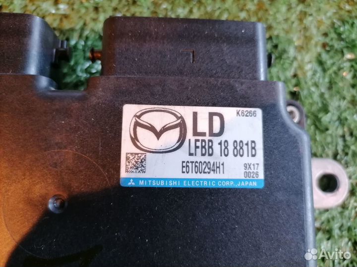 Блок управления двигателем lfbb-18-881B Mazda Axel