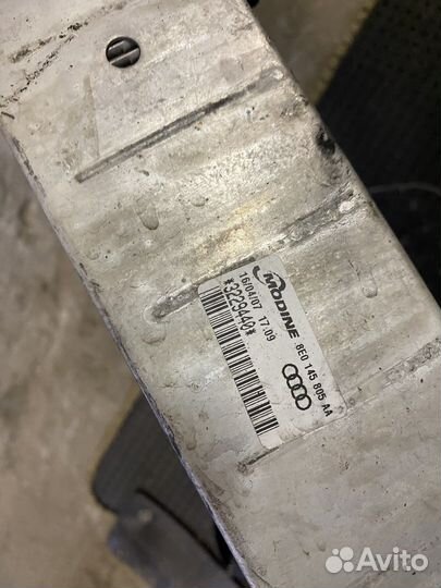 Интеркулер Audi A4 B7 левый турбо