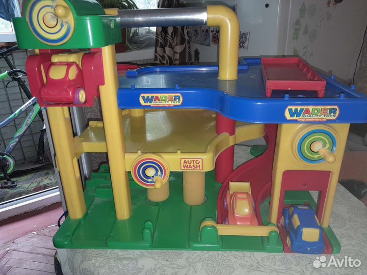 Детская парковка для машинок