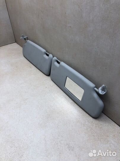 Козырек солнцезащитный Volvo V40 универсал B4204T3