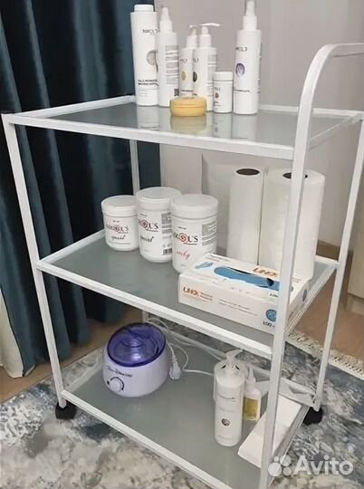 Стеллажи для салона красоты