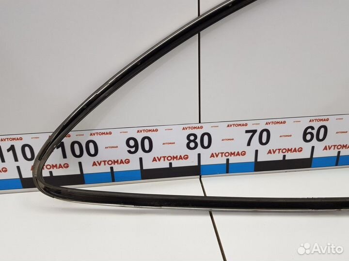 Молдинг стекла задний правый