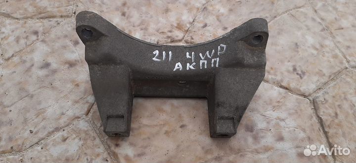 Кронштейн АКПП траверса Mercedes W203 W211 W209