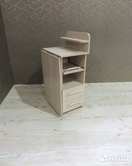 Маникюрный стол