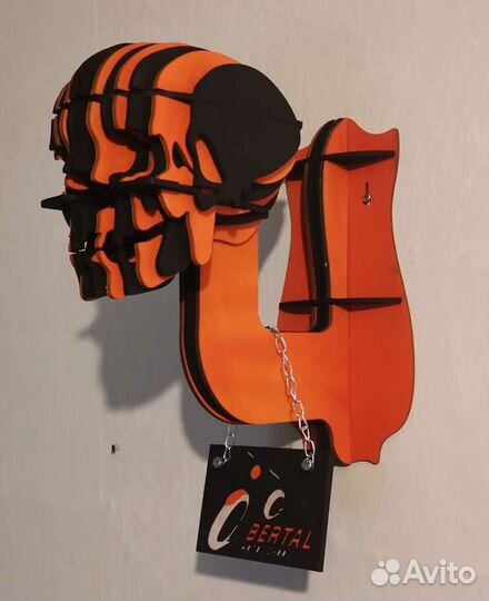 Вешалка для мотошлема в стиле поршня