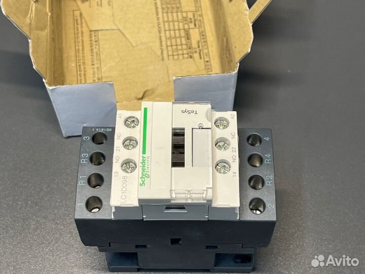 Контактор Schneider LC1D098P7 230v 4P новый, 1 шт