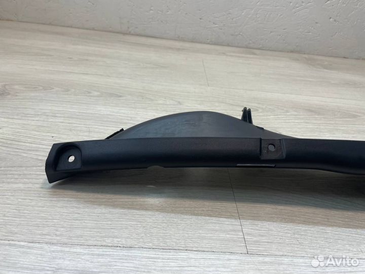 Пыльник переднего крыла правый Honda Civic 4D