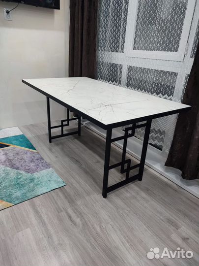 Кухонный стол