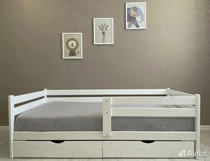 Детская кровать из массива дерева