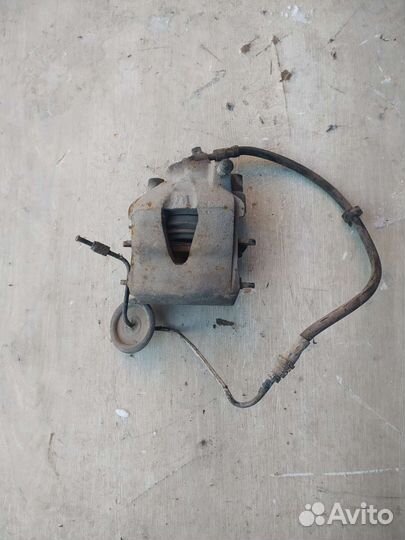 Cуппорт передний левый Skoda Octavia A4