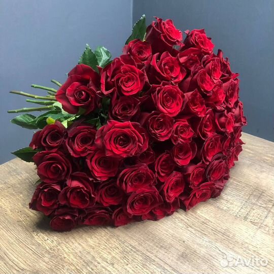 Доставка 46-10-00. 51 красная премиум роза в ленту