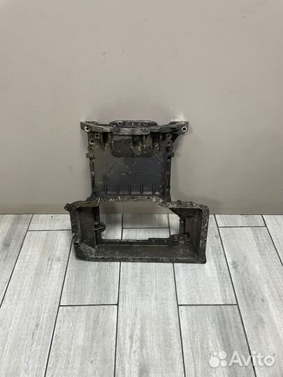 Верхний поддон Ауди А8 Д3 BFM