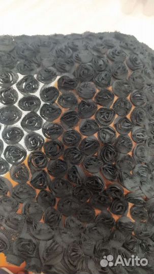 Ткань с вышивкой