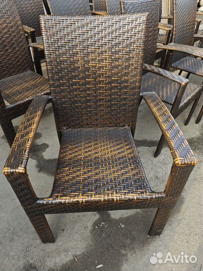 Стулья из ротанга