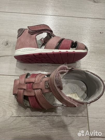 Сандалии для девочки 23 размер. Скороход