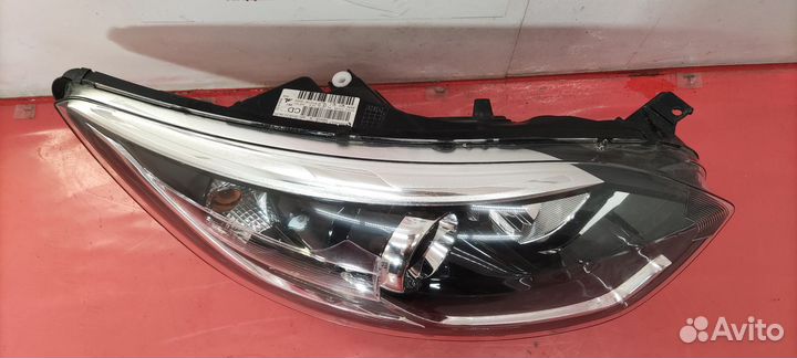 Фара передняя правая Renault Kaptur