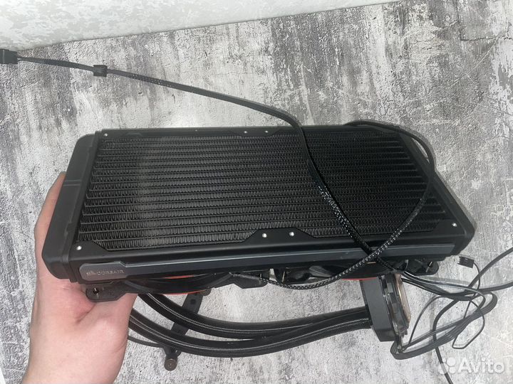 Водяное охлаждение corsair h115i