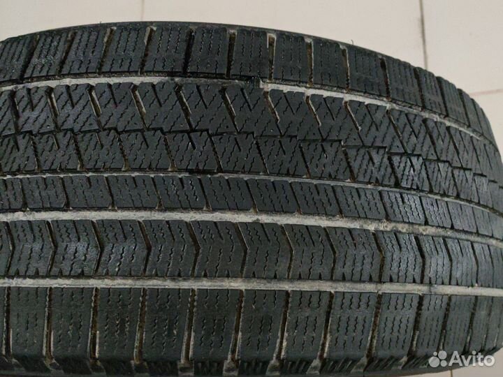 Bridgestone Blizzak Ice 225/50 R17 98T