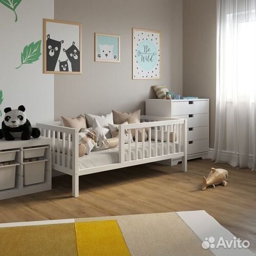 Кроватка из натурального дерева высокий борт детск