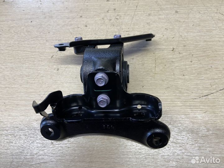 Опора двигателя левая Toyota Rav4 XA50 2.0