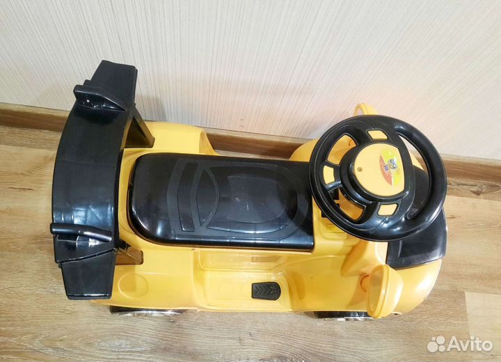 Электромобиль с педалью