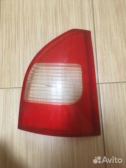 Стекло заднего фонаря