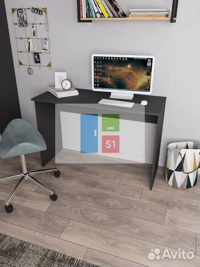 Письменный стол