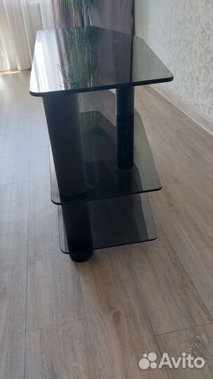 Стеклянная тумба под тв
