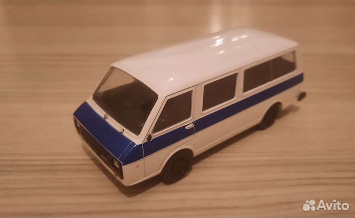 Автолегенды СССР раф-22038