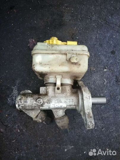 Главный тормозной цилиндр Volkswagen Bora